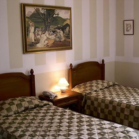 Hotel Piccolo Mondo بوخارست الغرفة الصورة