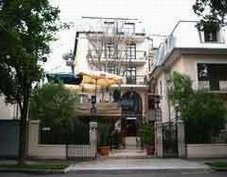 Hotel Piccolo Mondo بوخارست المظهر الخارجي الصورة